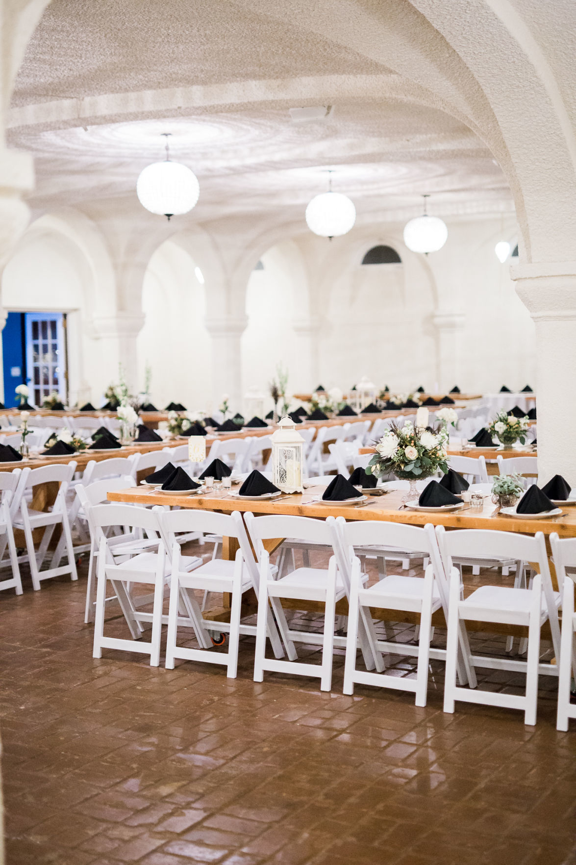 View More: http://photosbyloria.pass.us/lindsey-and-miles-wedding